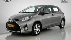 Bruin, metallic lak Gebruikt 2015 Toyota Yaris Limited Hatchback | € 12.945 (Eerlijke prijs)