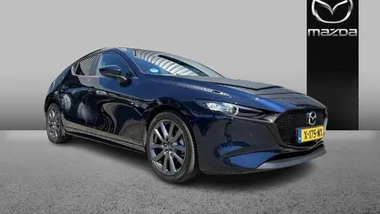 Deep crystal blue Occasion 2024 Mazda 3 Exclusive-Line Hatchback | € 25.895 (Goede deal)
