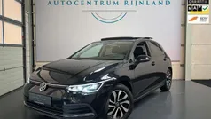 Zwart Gebruikt 2022 VW Golf VIII Active Hatchback | € 27.899 (Eerlijke prijs)
