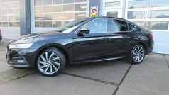 Zwart (metallic) Gebruikt 2020 Skoda Octavia Business Line Hatchback | € 16.150 (Eerlijke prijs)