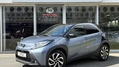Grijs, metallic lak Gebruikt 2024 Toyota Aygo Premium Hatchback | € 21.900 (Eerlijke prijs)