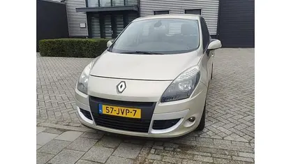 Gebruikt 2009 Renault Scénic III Dynamique MPV | € 2.500 (Eerlijke prijs)