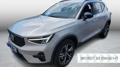 Grijs Gebruikt 2023 Volvo XC40 Plus SUV | € 37.899 (Eerlijke prijs)