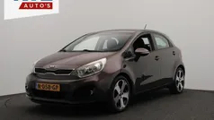 Bruin, metallic lak Gebruikt 2013 Kia Rio Hatchback | € 6.900 (Eerlijke prijs)