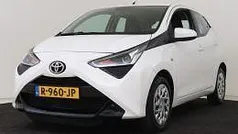 Wit Gebruikt 2019 Toyota Aygo X-play Hatchback | € 11.295 (Eerlijke prijs)