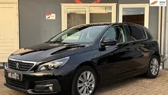 Zwart (metallic) Gebruikt 2019 Peugeot 308 Allure Hatchback | € 10.744 (Eerlijke prijs)