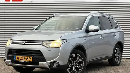 Grijs Gebruikt 2015 Mitsubishi Outlander Edition SUV | € 9.948 (Goede deal)