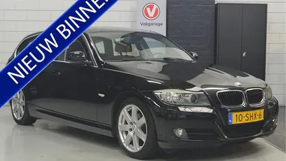 Zwart Occasion 2011 BMW 318 Comfort Edition Stationwagen | € 5.950 (Eerlijke prijs)