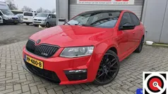 Rood Gebruikt 2016 Skoda Octavia RS Hatchback | € 13.995 (Eerlijke prijs)