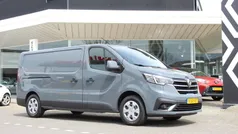 Gris urban (licht grijs) Gebruikt 2024 Renault Trafic Van | € 30.950 (Goede deal)