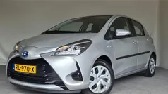 Grijs Gebruikt 2018 Toyota Yaris Hybrid Hatchback | € 15.400 (Eerlijke prijs)