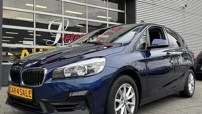 Blauw (metallic) Occasion 2018 BMW 216 Advantage Stationwagen | € 15.900 (Goede deal)