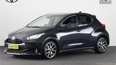 Zwart Gebruikt 2021 Toyota Yaris Hybrid Executive Hatchback | € 23.745 (Eerlijke prijs)