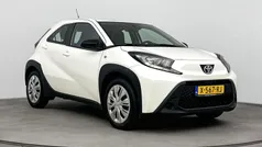 Wit Gebruikt 2024 Toyota Aygo Play Hatchback | € 18.499 (Eerlijke prijs)