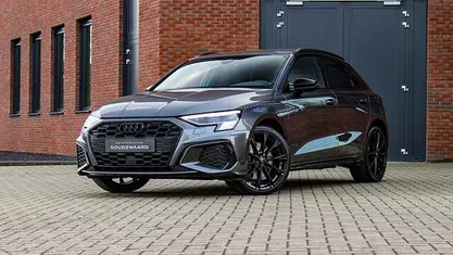 Grijs Occasion 2022 Audi A3 Sportback Competition Hatchback | € 31.950 (Eerlijke prijs)