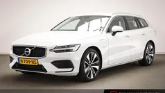 Wit Gebruikt 2020 Volvo V60 Momentum Stationwagen | € 27.195 (Eerlijke prijs)