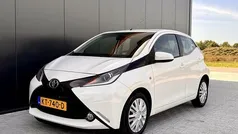 Wit Gebruikt 2016 Toyota Aygo X-play Hatchback | € 6.490 (Eerlijke prijs)