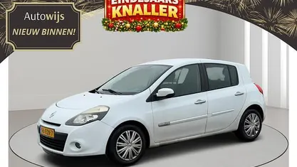 Wit Gebruikt 2011 Renault Clio II Hatchback | € 2.390 (Eerlijke prijs)