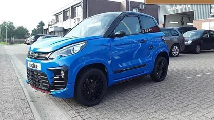 Nieuw Ligier JS60 2025 Blauw, metallic lak Hatchback