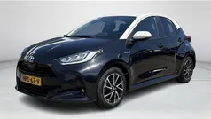 Zwart Gebruikt 2021 Toyota Yaris Hybrid Style Hatchback | € 22.880 (Eerlijke prijs)
