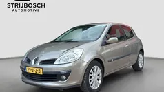 Beige Gebruikt 2009 Renault Clio R.S. Collection Hatchback | € 1.490 (Eerlijke prijs)
