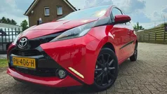 Rood Gebruikt 2017 Toyota Aygo X-play Hatchback | € 7.995 (Eerlijke prijs)