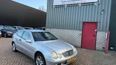 Grijs Gebruikt 2003 Mercedes 180 Sedan | € 2.995 (Eerlijke prijs)