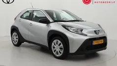 Grijs Gebruikt 2023 Toyota Aygo Play Hatchback | € 17.499 (Eerlijke prijs)
