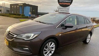 Bruin Occasion 2017 Opel Astra Innovation Stationwagen | € 4.500 (Goede deal)