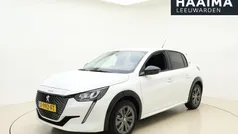 Wit Gebruikt 2023 Peugeot e-208 Style Hatchback | € 23.945 (Eerlijke prijs)