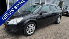 Zwart, metallic lak Gebruikt 2009 Opel Astra Cosmo Stationwagen | € 2.499 (Eerlijke prijs)