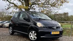 Zwart Gebruikt 2007 Toyota Aygo Hatchback | € 3.450 (Eerlijke prijs)