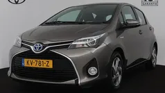Grijs metallic Gebruikt 2016 Toyota Yaris Trend Hatchback | € 13.945 (Eerlijke prijs)
