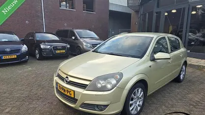 Geel Gebruikt 2004 Opel Astra Hatchback | € 1.100 (Eerlijke prijs)