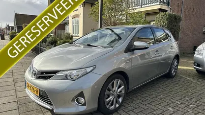 Grijs Gebruikt 2015 Toyota Auris Hybrid Executive Hatchback | € 14.999 (Eerlijke prijs)