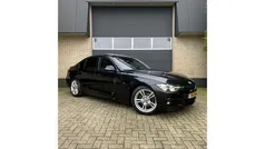 Zwart Gebruikt 2018 BMW 320 M Sport Sedan | € 25.950 (Eerlijke prijs)
