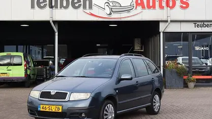 Grijs (metallic) Gebruikt 2006 Skoda Fabia Stationwagen | € 1.495 (Eerlijke prijs)