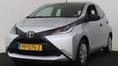 Grijs Gebruikt 2017 Toyota Aygo Hatchback | € 7.950 (Eerlijke prijs)