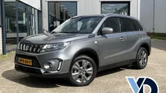 Grijs Gebruikt 2022 Suzuki Vitara Style SUV | € 25.850 (Eerlijke prijs)