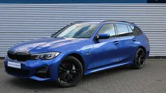 Blauw Gebruikt 2022 BMW 330e Executive Stationwagen | € 38.350 (Eerlijke prijs)