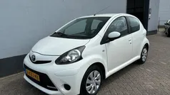 Wit Gebruikt 2013 Toyota Aygo Hatchback | € 5.950 (Eerlijke prijs)