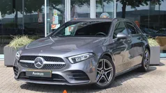 Grijs, metallic lak Gebruikt 2020 Mercedes A180 AMG line Hatchback | € 23.400 (Eerlijke prijs)