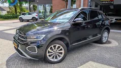 Zwart Gebruikt 2023 VW T-Roc Style SUV | € 32.950 (Eerlijke prijs)