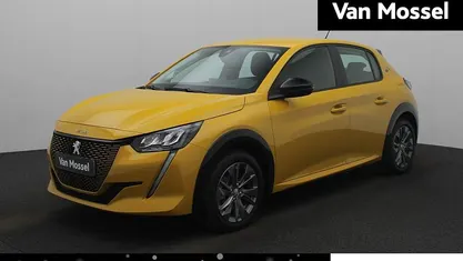 Geel Occasion 2023 Peugeot e-208 Allure Hatchback | € 18.940 (Eerlijke prijs)