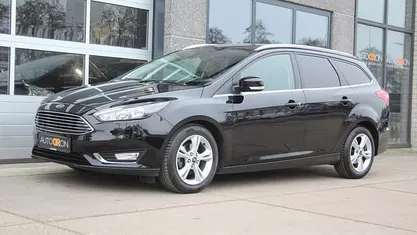 Zwart (metallic) Occasion 2016 Ford Focus Titanium Stationwagen | € 7.995 (Eerlijke prijs)