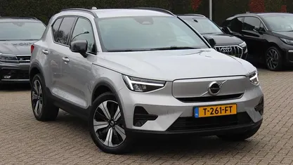 Grijs Gebruikt 2023 Volvo XC40 Plus SUV | € 32.950 (Super prijs)