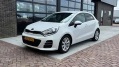 Wit Gebruikt 2015 Kia Rio 2 Hatchback | € 7.450 (Eerlijke prijs)