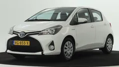Wit Gebruikt 2016 Toyota Yaris Hybrid Hatchback | € 12.745 (Eerlijke prijs)