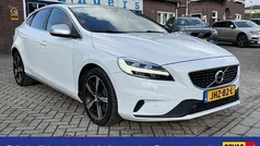 Wit Gebruikt 2018 Volvo V40 R-Design Hatchback | € 15.950 (Eerlijke prijs)