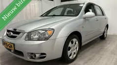 Grijs, metallic lak Gebruikt 2007 Kia Cerato Hatchback | € 2.399 (Eerlijke prijs)